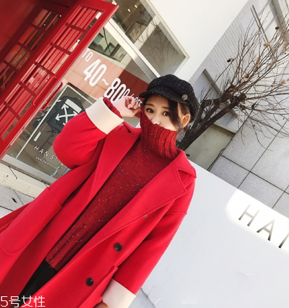 大紅色毛衣配什么顏色好看？色彩搭配很重要