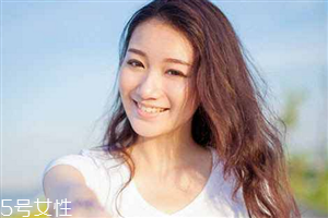 圓臉有劉海好還是沒(méi)有劉海好？頭發(fā)少又細(xì)不適合短發(fā)