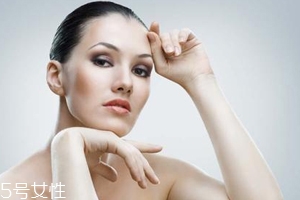 皮膚不吸收護膚品怎么回事？光用乳液面霜遠遠不夠