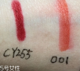 唇釉和口紅哪個(gè)不容易掉色？