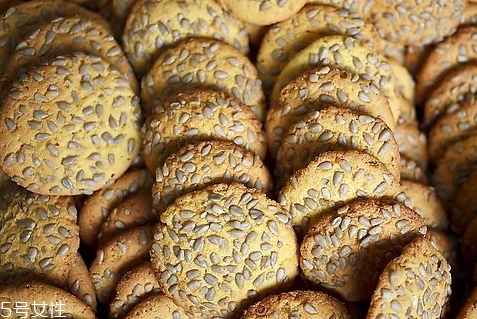 微波爐烤餅干要幾分鐘 烤餅干小技巧 微波爐烤餅干要幾分鐘 烤餅干小技巧