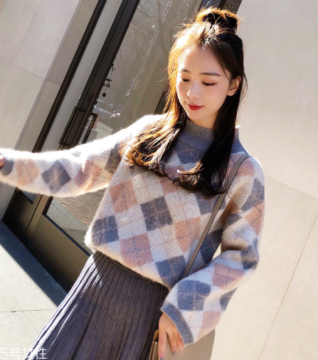 毛衣掉色嚴重怎么辦？巧用鹽水化解尷尬