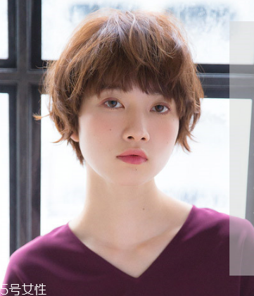 發(fā)量多女生適合什么發(fā)型？形象百變的你
