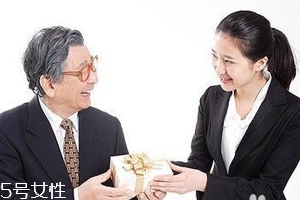 給領導送禮怎么說合適？真誠并且要注意分寸