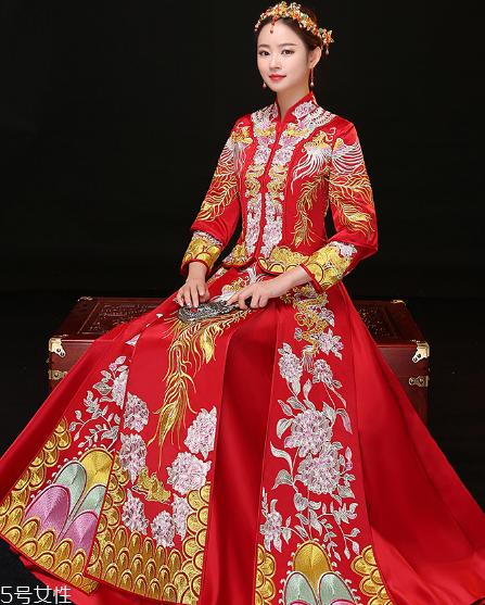 中式秀禾服和西式婚紗哪個(gè)好看？打造完美新娘