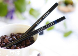 什么唇釉不脫妝？MAC防脫唇釉才是王道