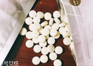 臉上有斑點怎么去除？食療/精華/面膜三管齊下