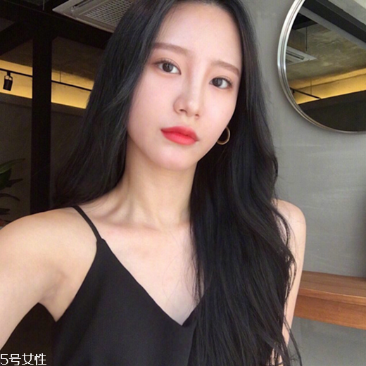 發(fā)量多女生適合什么發(fā)型？形象百變的你