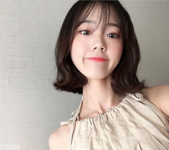 外翹短發(fā)適合什么臉型？再燙內(nèi)扣你就out了