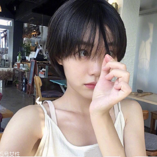 女生發(fā)質(zhì)軟適合什么發(fā)型？胖圓臉顯瘦發(fā)型參考