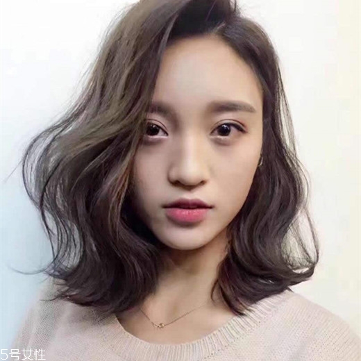 齊肩發(fā)怎么燙好看？女生發(fā)型設(shè)計與臉形搭配