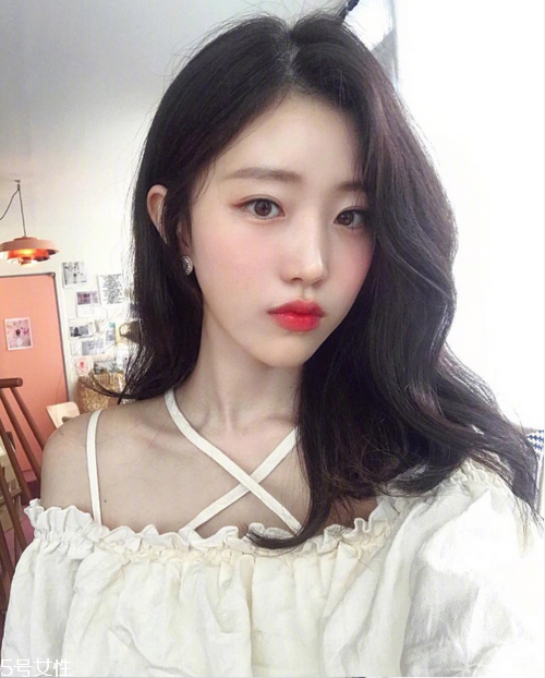 發(fā)量多女生適合什么發(fā)型？形象百變的你