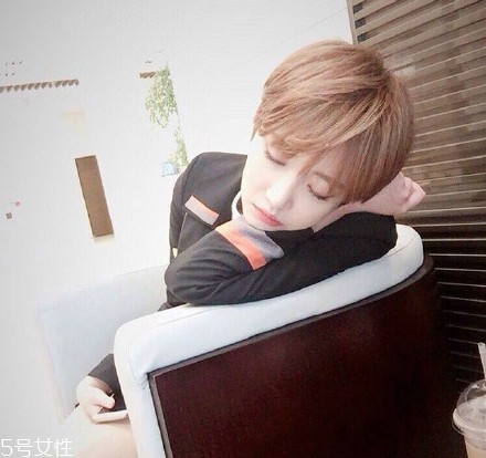 短發(fā)適合扎什么發(fā)型？剪短發(fā)這么好看