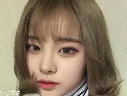 短頭發(fā)染什么顏色好看洋氣顯白？短發(fā)這樣弄好看又大方