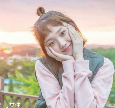 李圣經(jīng)同款短發(fā)怎么打理？吹頭發(fā)的時候盡量吹發(fā)根