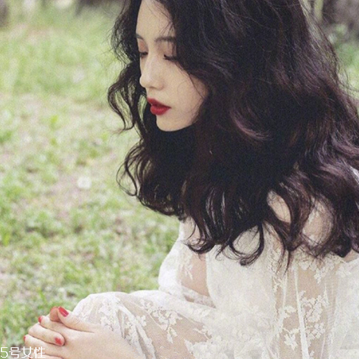 發(fā)量多女生適合什么發(fā)型？形象百變的你