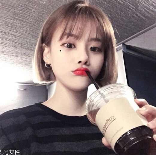 發(fā)量多女生適合什么發(fā)型？形象百變的你