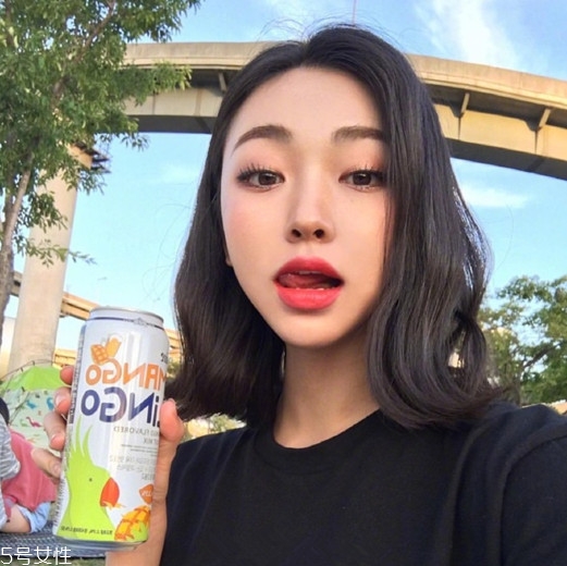 齊肩發(fā)怎么燙好看？女生發(fā)型設(shè)計與臉形搭配