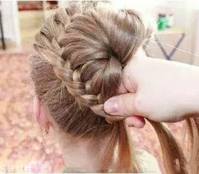 小女孩扎什么頭發(fā)好看？小公主發(fā)型大全