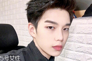 2018男生流行什么發(fā)型款式？2018男生染發(fā)顏色推薦