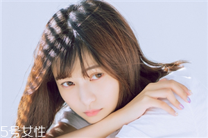 2022最流行的發(fā)色顯白？不同膚色適合不同發(fā)色