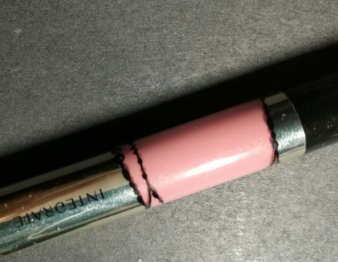 唇彩和口紅哪個危害大？
