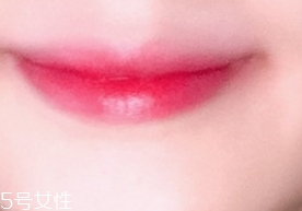 唇彩怎么涂？按照步驟涂抹
