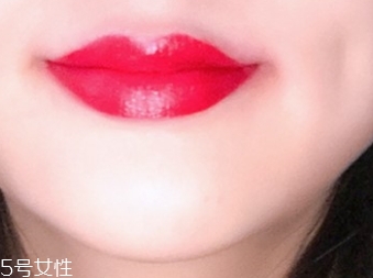 唇彩怎么涂？按照步驟涂抹