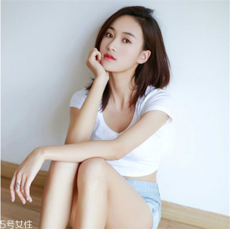 齊肩直發(fā)染什么顏色好看？簡(jiǎn)單好看的齊肩發(fā)扎法