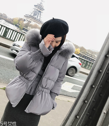 短款羽絨服怎么搭配？小個子女生的顯高利器