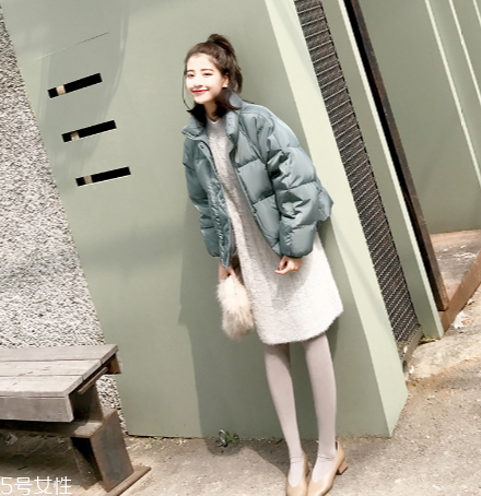短款羽絨服怎么搭配？小個子女生的顯高利器