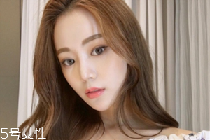 凌亂小卷中長發(fā)怎么弄好看？超美的凌亂小卷中長發(fā)
