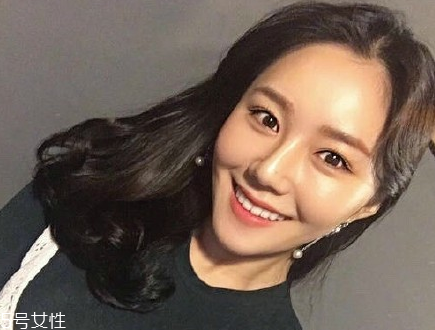 凌亂小卷中長發(fā)怎么弄好看？超美的凌亂小卷中長發(fā)
