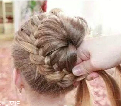 小女孩扎什么頭發(fā)好看？小公主發(fā)型大全