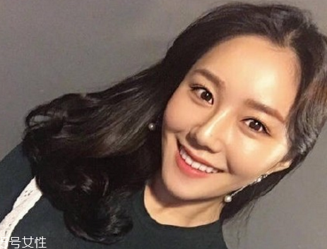 凌亂小卷中長發(fā)怎么弄好看？超美的凌亂小卷中長發(fā)