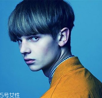 2022最流行發(fā)型顏色男生？男生潮流發(fā)型