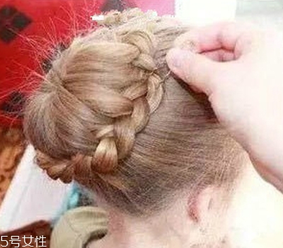 小女孩扎什么頭發(fā)好看？小公主發(fā)型大全