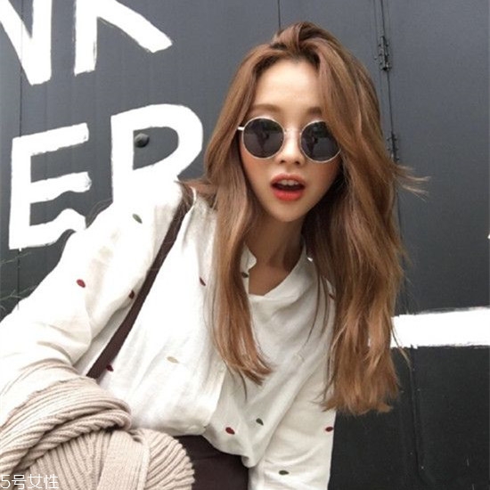 凌亂小卷中長發(fā)怎么弄好看？超美的凌亂小卷中長發(fā)