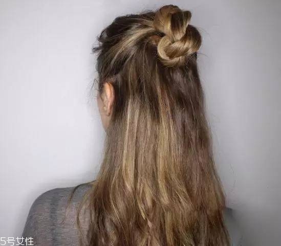 女生冬天長(zhǎng)發(fā)怎么編好看？長(zhǎng)發(fā)妹紙才懂得的痛