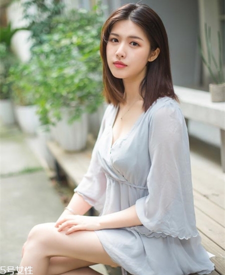齊肩直發(fā)染什么顏色好看？簡(jiǎn)單好看的齊肩發(fā)扎法