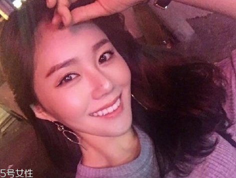 凌亂小卷中長發(fā)怎么弄好看？超美的凌亂小卷中長發(fā)