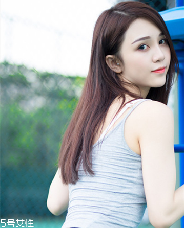 秋冬適合什么顏色的頭發(fā)？再燙個卷發(fā)更秋冬