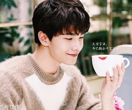 嬌蘭親親567是什么顏色？活色生香吻的秘訣