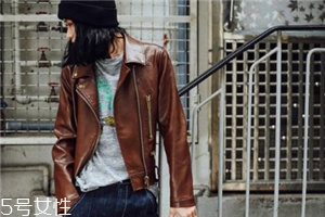 棕色皮衣怎么搭配？玩轉(zhuǎn)復(fù)古潮流風(fēng)