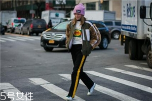 校服褲搭配什么鞋子？不同鞋子不同風(fēng)格