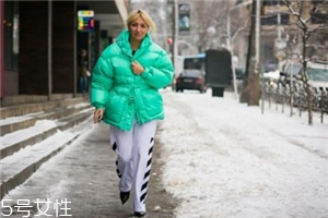 校服褲配什么上衣？舒適時(shí)尚兩不誤