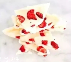 君樂寶芝士酸奶怎么喝？卡死在插吸管這一步