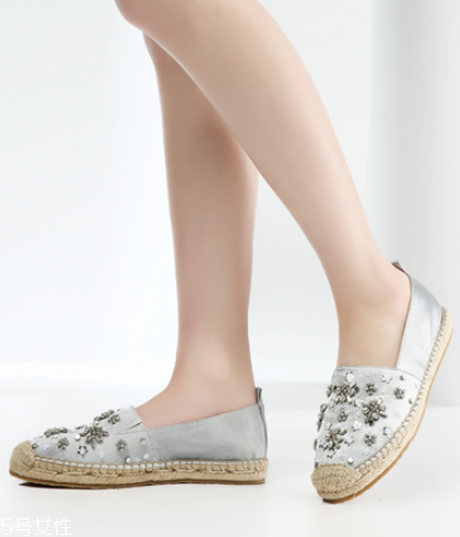 漁夫鞋適合什么季節(jié)？春夏演繹多樣風(fēng)格