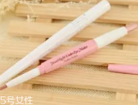 臥蠶和眼袋的區(qū)別是什么？臥蠶是肌肉眼袋是肥肉