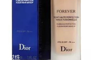 雅詩蘭黛和dior迪奧粉底液哪個(gè)好？